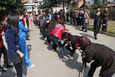 寶業(yè)（集團(tuán)）公司舉行2013年度慶?！叭恕眿D女節(jié)活動(dòng)